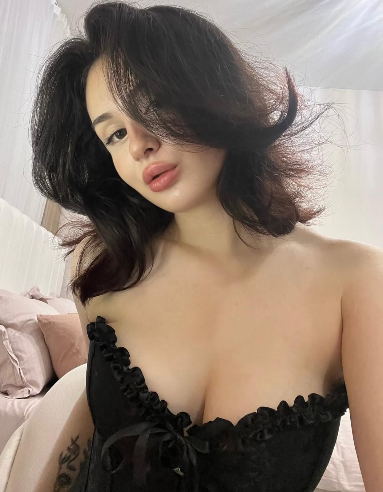 Kapılı Hassas Bayan Escort Ayçin